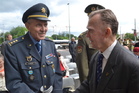 Plukovník Otakar Vinklář a Karel Píka (vpravo)