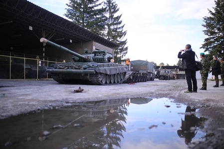 Nakládka tanku T-72 na podvalník P-50N