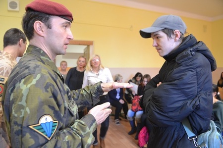 Zájemcům o službu v armádě poskytnul informace kapitán Milan Němec
