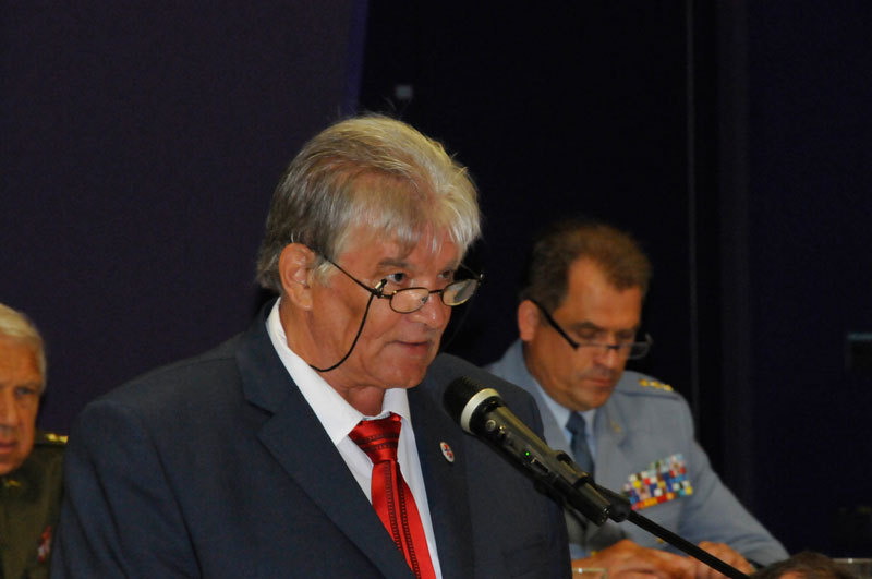 Místopředseda Slovenského svazu protifašistických bojovníků Lacko Norbert poukazoval na to, že dnes vystupuje do popředí boj s extrémistickými silami