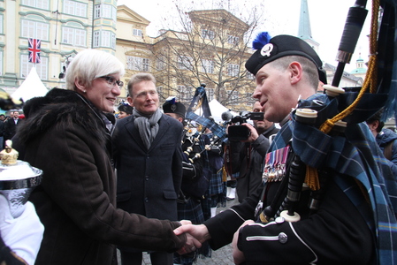 Britské dny v Praze zahájila ministryně obrany Karla Šlechtová spolu s britským velvyslancem Nickem Archerem