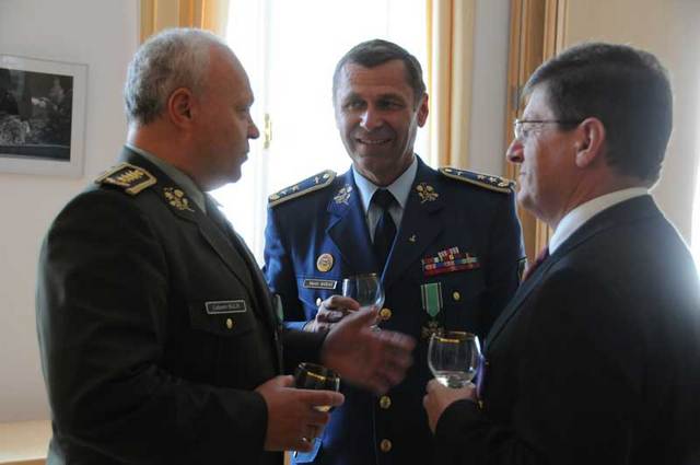 Zleva: generálové Bulík, Babiak a náměstek Padělek 