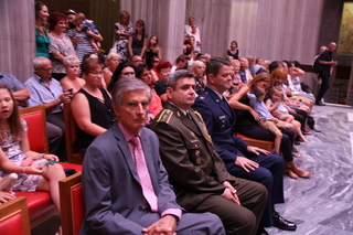 Přítomen byl i velvyslanec  Slovenské republiky Petr Weiss (vlevo) a vojenský přidělenec  obrany Slovenské republiky plukovník Štefan Kovács (druhý zleva)