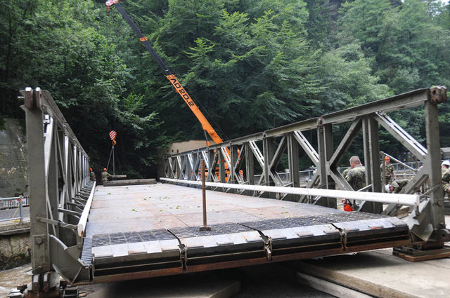 Ještě složit  rampy a silničáři upraví nájezd asfaltem