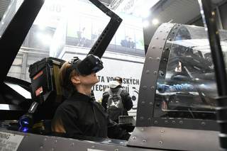 Stříbrná expozice Univerzity obrany na veletrhu Gaudeamus Praha 