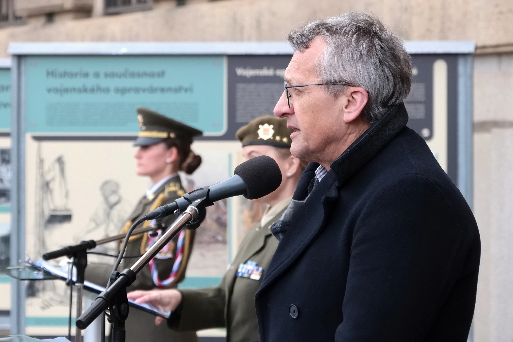 „Historie a současnost vojenského opravárenství“