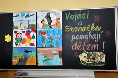 Ve slavnostně vyzdobené třídě  nechyběla stonožková tabule s přehledem aktivit zdejších dětí