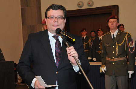 Ministr obrany Alexandr Vondra podtrhl fakt, že prostějovští speciálové patří k elitě českých ozbrojených sil, což dokázali při svém působení v Afghánistánu