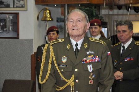 Brigádní generál v.v. Jaroslav Klemeš  31. ledna 2012 oslavil devadesáté narozeniny ve společnosti jemu nejmilejší
