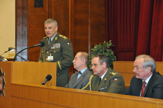 Generál František Malenínský se hlásil hrdě k dělostřelcům a ocenil jejich hrdinství