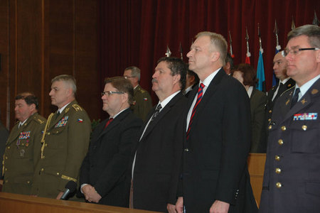 Čestní hosté setkání  v předsednictvu - druhý zprava první náměstek ministra obrany Vlastimil Picek