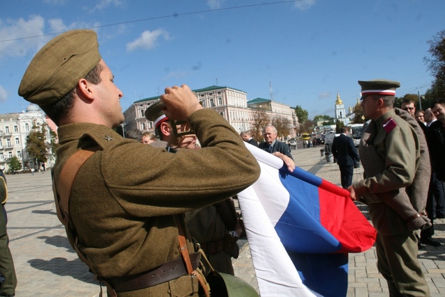 Slavnostního ceremoniálu se účastnili i příznivci vojenské historie v dobových stejnokrojích