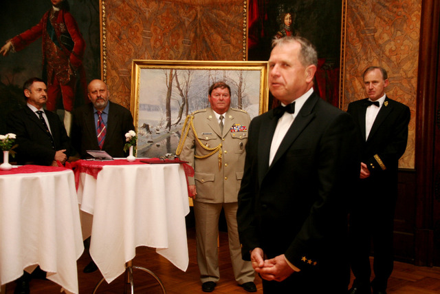  Výstavu slavnostně otevřel ředitel Agentury plánování a rozvoje lidských zdrojů plukovník Pavel Vobůrka