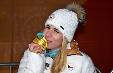 Ester Ledecká se svojí zlatou medailí