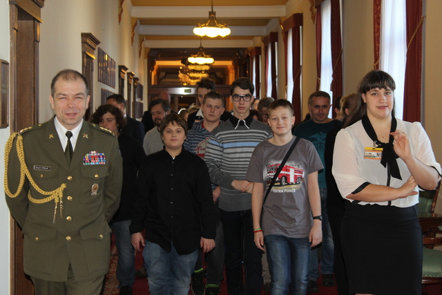  Po prohlídce se všichni tešili na oběd