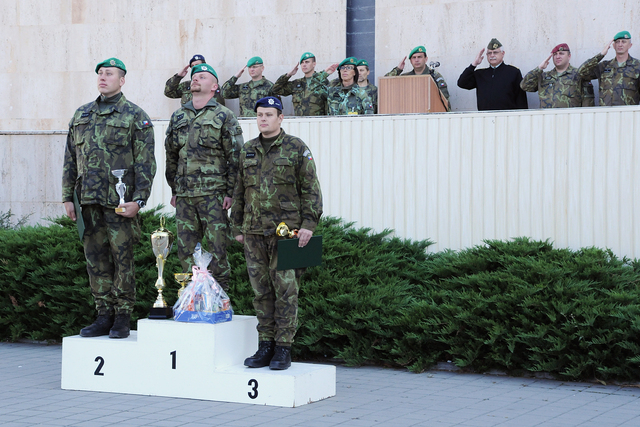   Vítězům před zraky hostů  na počest zazněla státní hymna