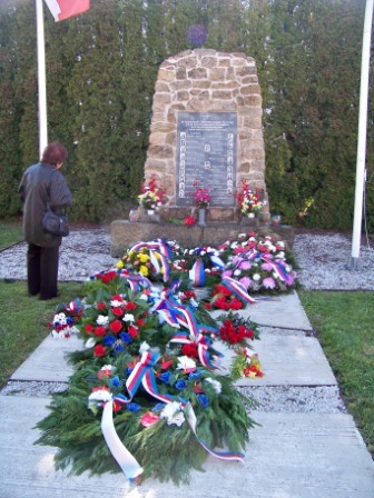 Památník po kladení  