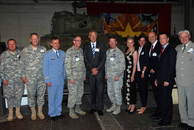 skupinová fotografie ve vojenském muzeu