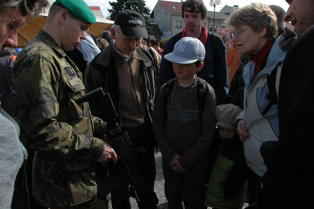 Vojáci z Liberce předvedli novou útočnou pušku CZ 805 BREN