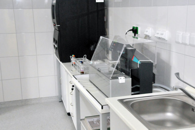 Nová pracoviště oddělení mikrobiologů v Ústřední vojenské nemocnici (1)