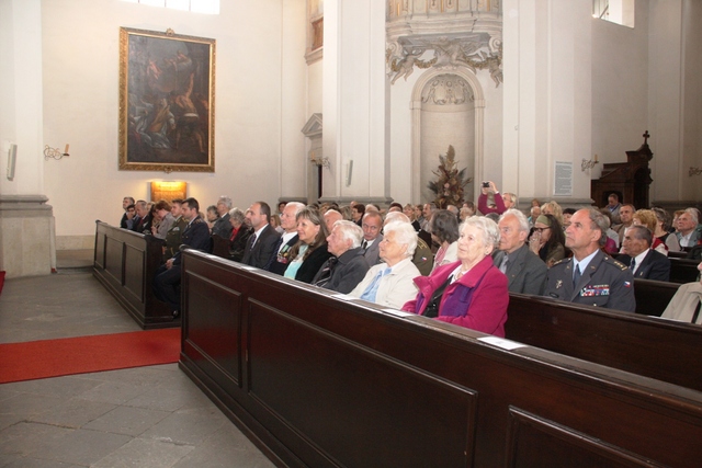  Prostor zaplněný posluchači