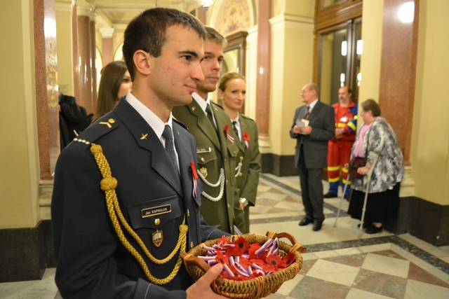 Studenti Univerzity obrany Brno přivítali všechny hosty vlčími máky