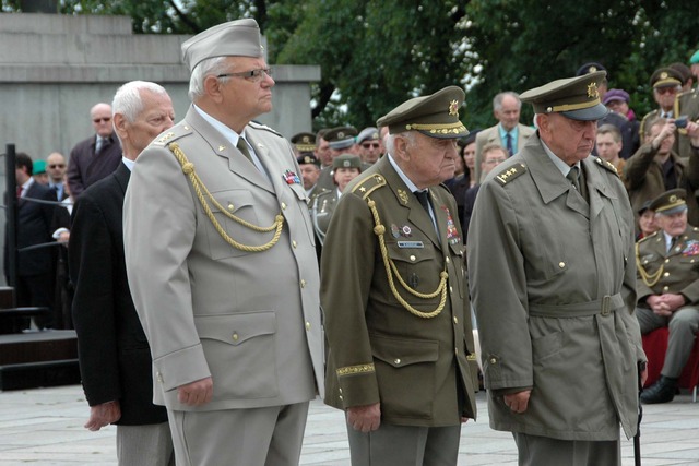 Ceremoniál položení věnců uzavřeli představitelé veteránských organizací