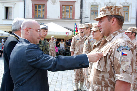 Předání vyznamenání (6)