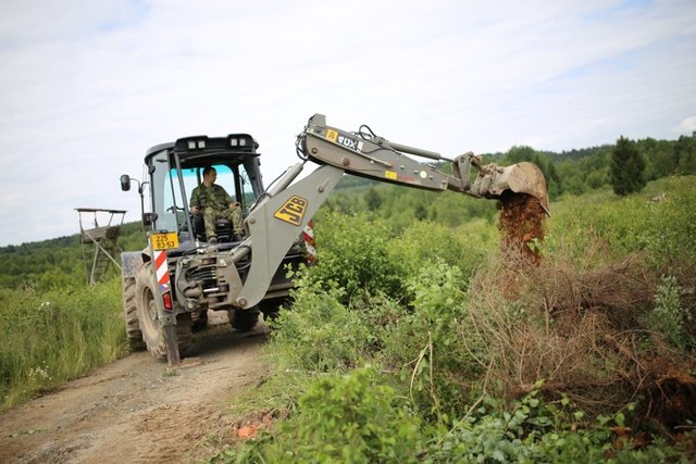 Úprava terénu pro hlavní dynamickou ukázku AČR