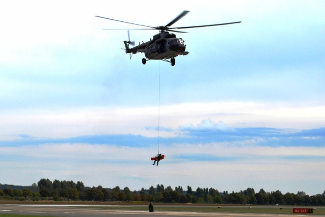 Ukázka záchranných prací s vrtulníkem Mil Mi-171Š