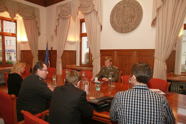 Tématem jednání s olomouckým primátorem byl také budoucí podíl AČR na organizaci
Mezinárodní přehlídky vojenských hudeb v rámci Oslav maršála Radeckého v Olomouci.
