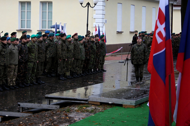 Příslušníci operačního velitelství bojového uskupení EU zemí Visegrádu