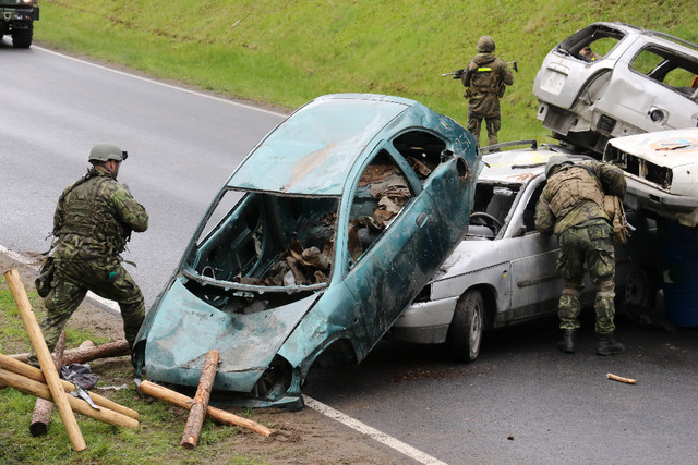  Barikáda přehrazující silnici