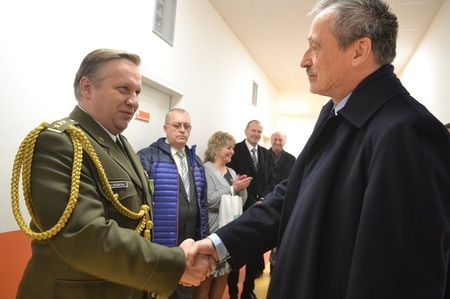 Mezi oceněnými byl i ředitel nemocnice plukovník gšt. Martin Svoboda, který obdržel Záslužný kříž ministra obrany České republiky II. stupně