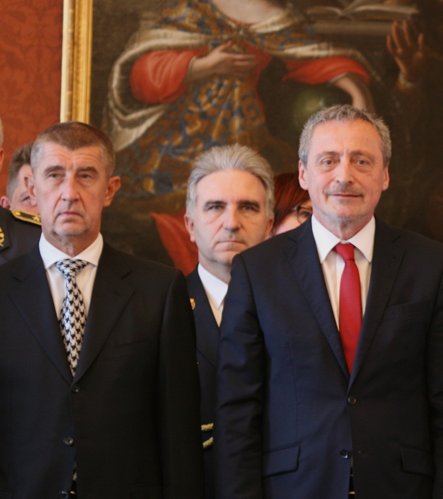 Slavnostního aktu se na Pražském hradě zúčastnil ministr obrany Martin Stropnický (vpravo)