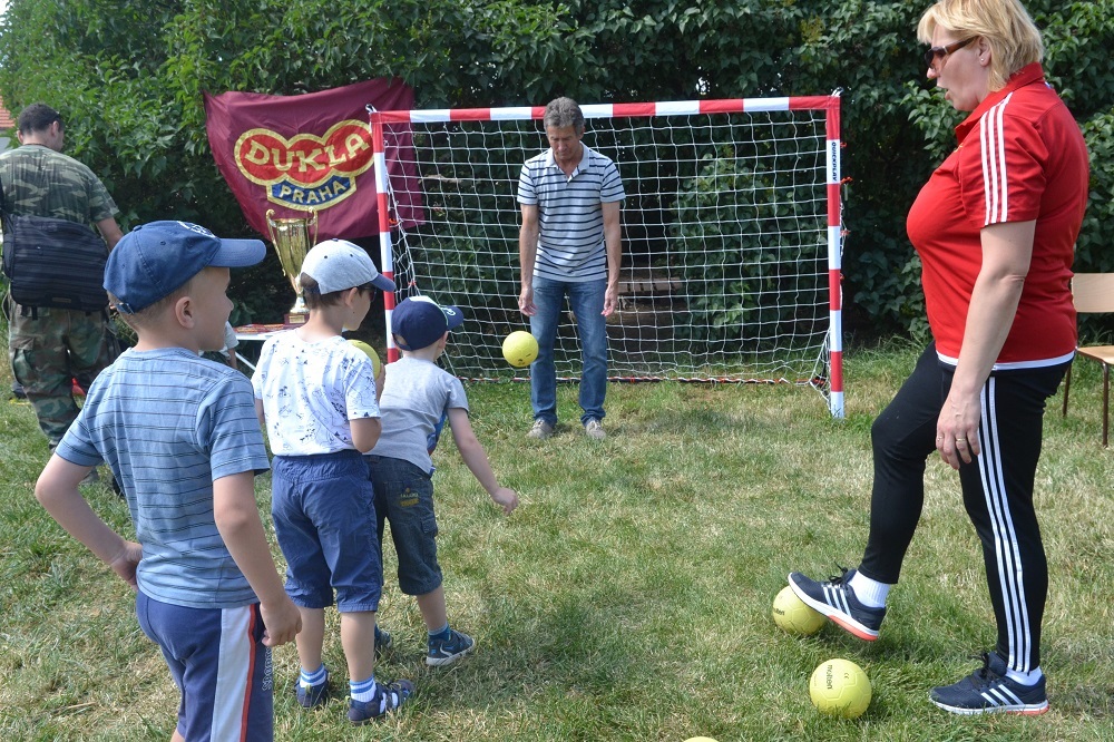 Házenkáři HC Dukla Praha připravili pro děti sportovní soutěže