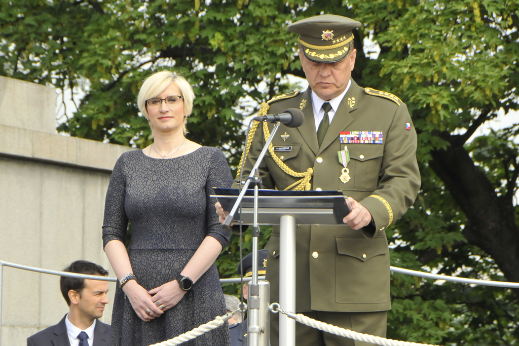 Armádní generál Josef Bečvář v projevu hodnotil nejen své působení v čele Generálního štábu AČR