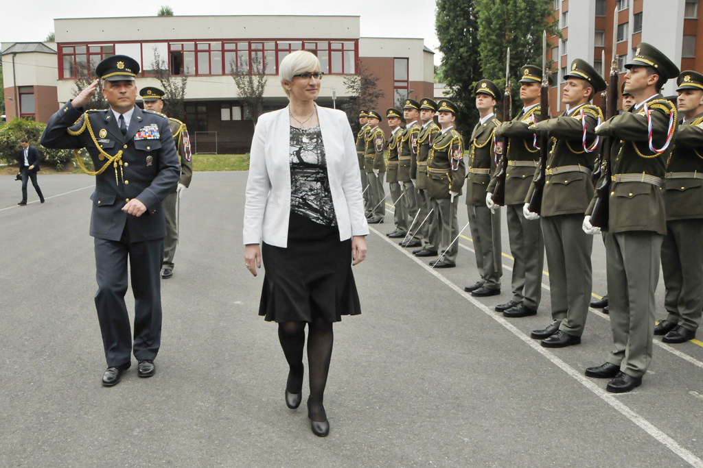 Jste výkladní skříní armády a spoléháme na vás, řekla ministryně Šlechtová vojákům