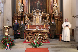  Oltář ve vojenském kostele sv. Jana Nepomuckého v Praze na Hradčanech