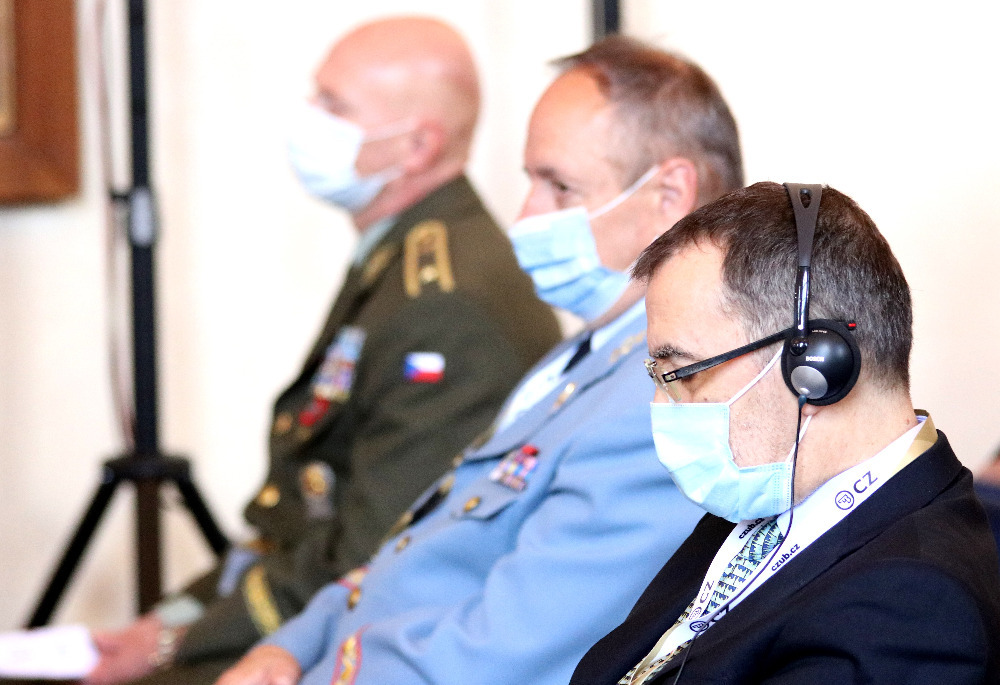 Na konferenci byl přítomen i náčelník Vojenské kanceláře prezidenta republiky generál Jan Kaše