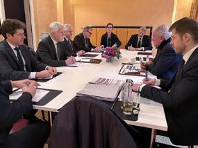 O roli evropského průmyslu v budování obrany a příležitostech pro české firmy diskutovali generální ředitel Rheinmetall Armin Papperger a za ČR prezident Petr Pavel a ministr obrany Jaromír Zůna