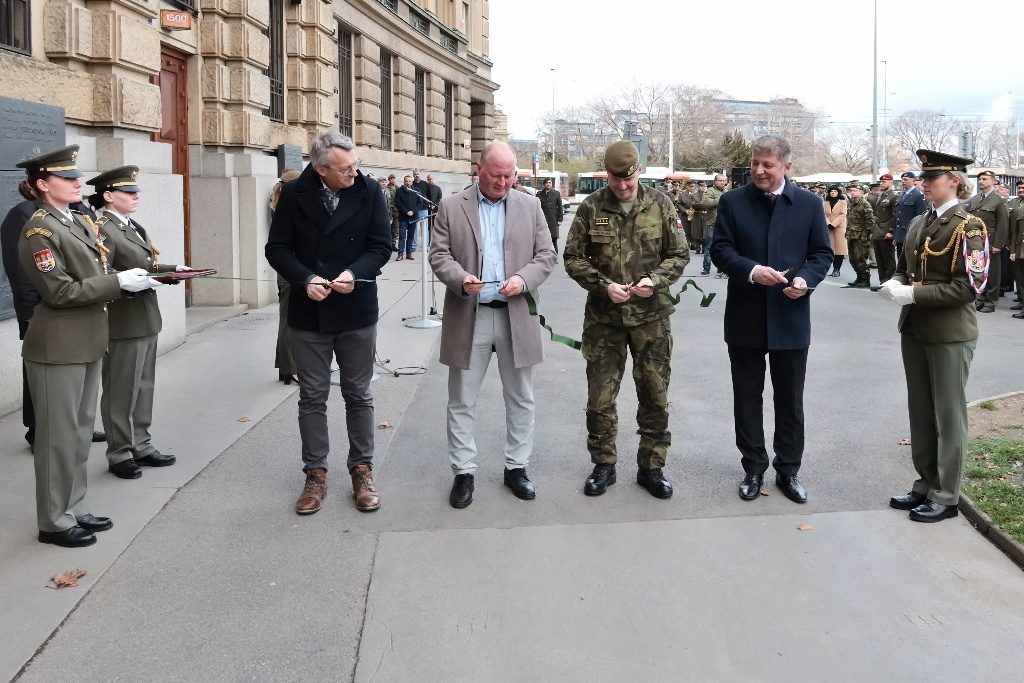 „Historie a současnost vojenského opravárenství“