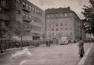 Fotografie - útočné vozy pražských povstalců