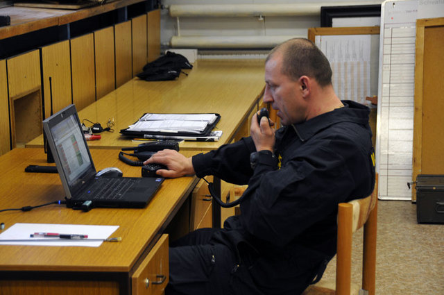 Spolupráci skupin pohotovostního oddělení a koordinaci s Policií ČR zajšťoval jeden z pracovníků, který simuloval operační skupinu