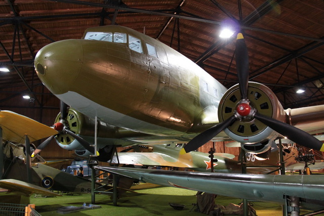 Expozici z období 2. světové války dominuje sovětský Li-2, což je licenční Dakota DC-3