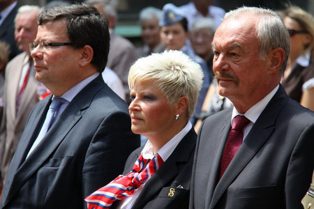 Zlava: ministr Alexandr Vondra, starostka Sokola Hana Moučková a místopředseda Senátu Přemysl Sobotka