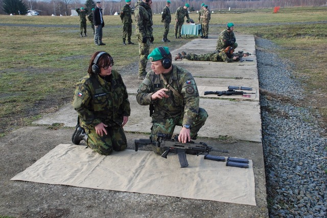  Krátké poučení před střelbou z útočné pušky BREN
