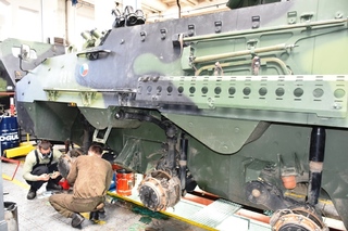  Klatovští mechanici vypomáhají při údržbě Pandurů kolegům z Tábora 