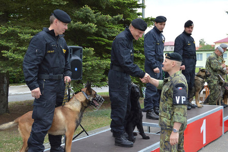 Vítězům poblahopřál velitel Velitelství vojenské policie v Táboře plukovník Roman Bis