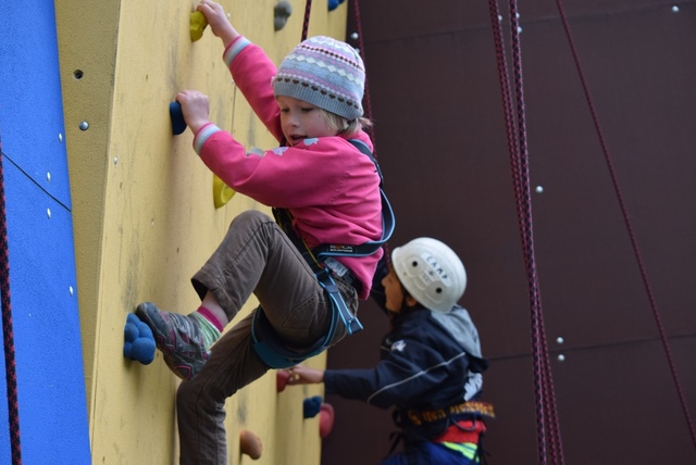  Šestiletá Sára porazila i mnohem větší děti